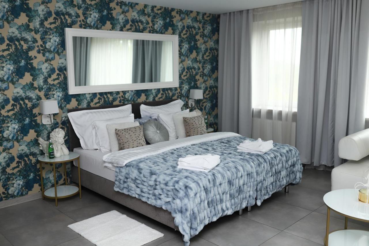 Hotel Greys Polonia Засутово Екстер'єр фото