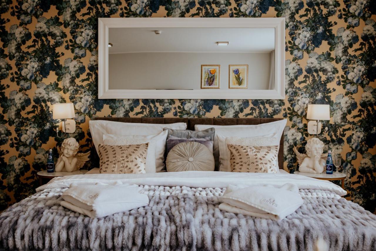 Hotel Greys Polonia Засутово Екстер'єр фото