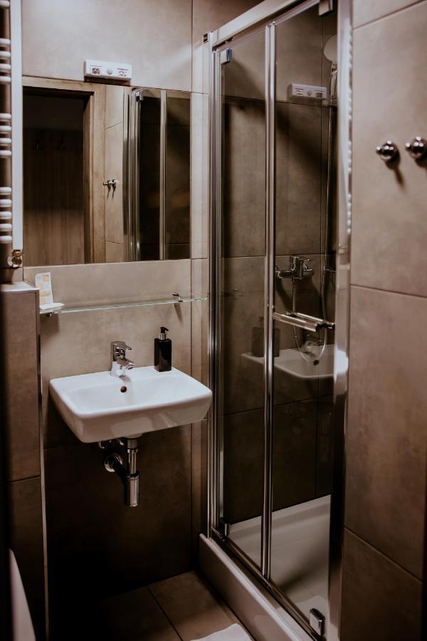 Hotel Greys Polonia Засутово Екстер'єр фото