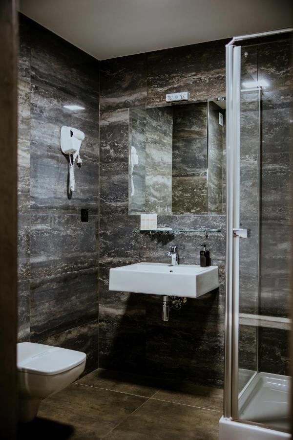 Hotel Greys Polonia Засутово Екстер'єр фото