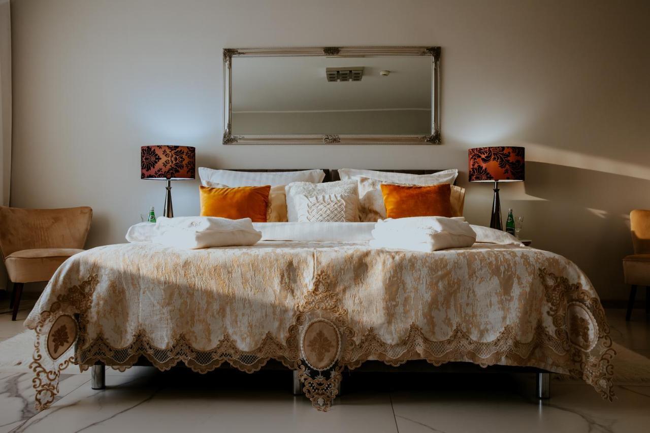 Hotel Greys Polonia Засутово Екстер'єр фото
