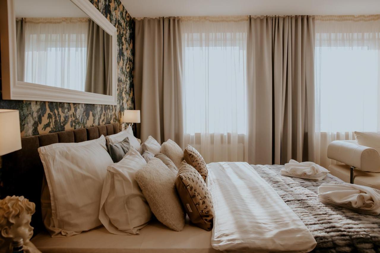 Hotel Greys Polonia Засутово Екстер'єр фото