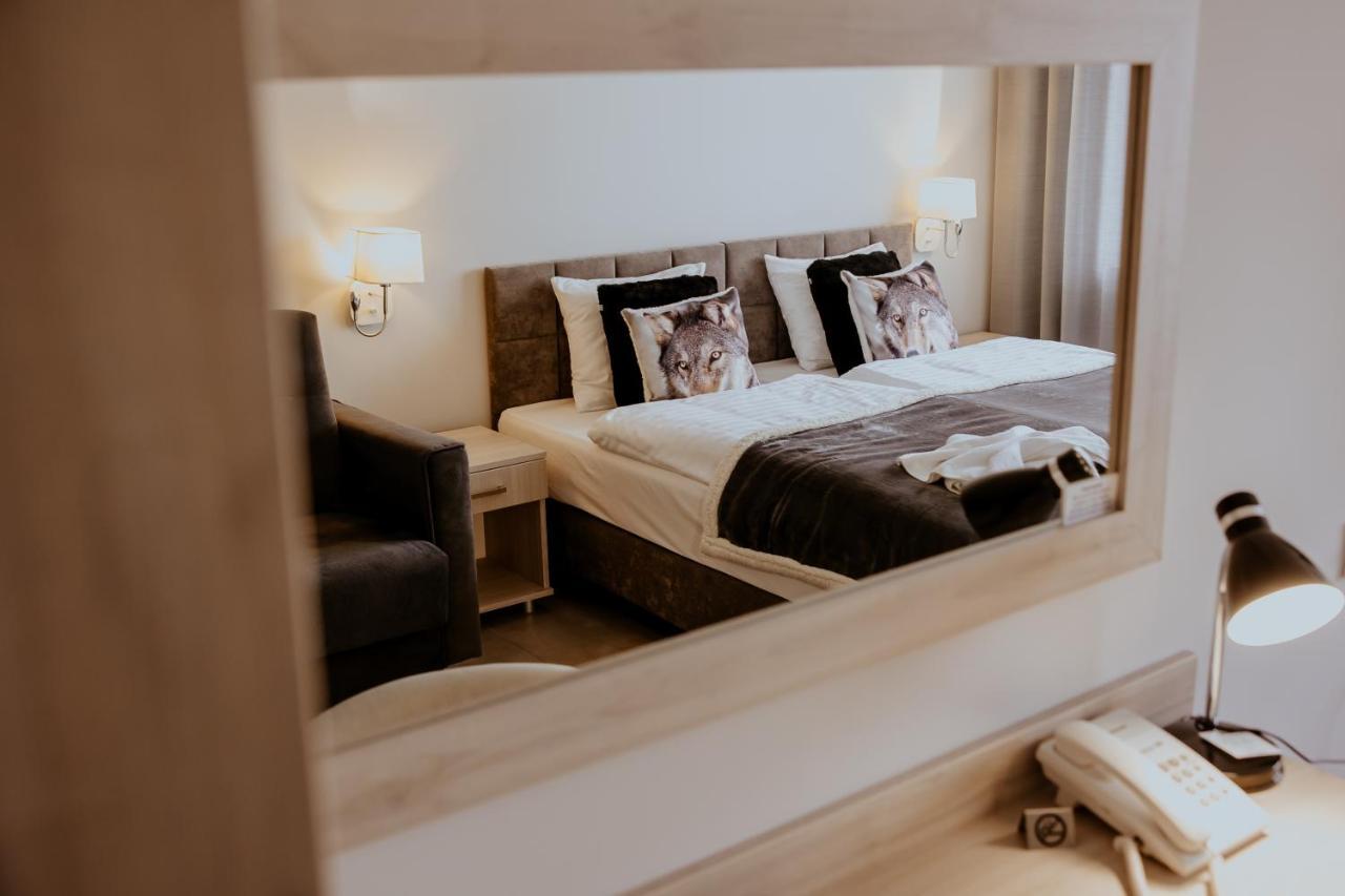 Hotel Greys Polonia Засутово Екстер'єр фото