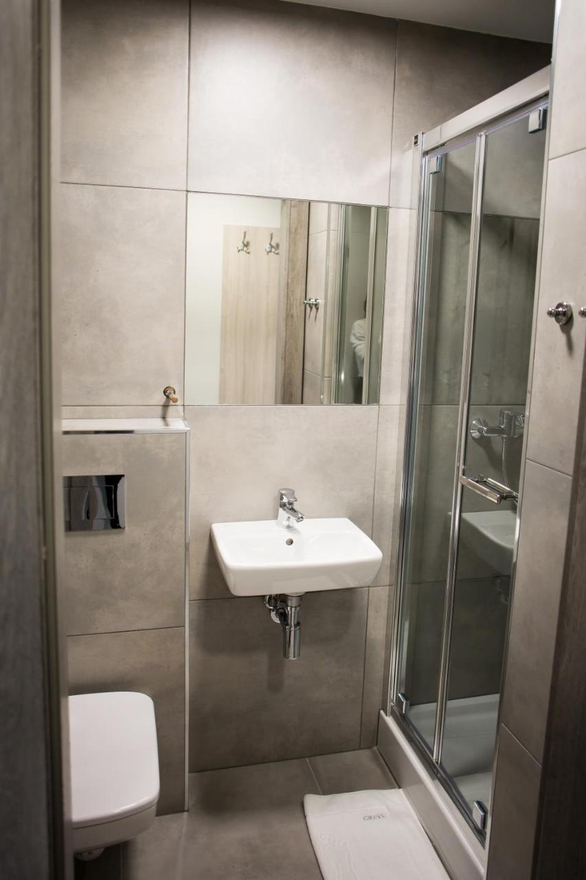 Hotel Greys Polonia Засутово Екстер'єр фото