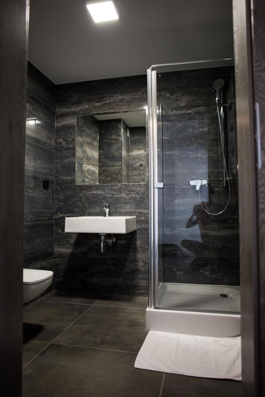 Hotel Greys Polonia Засутово Екстер'єр фото
