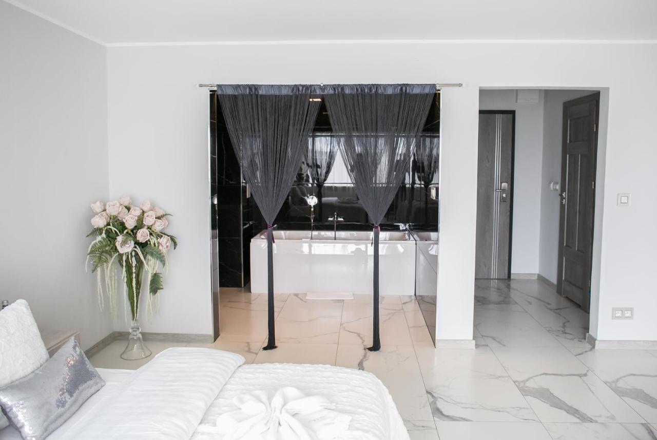 Hotel Greys Polonia Засутово Екстер'єр фото